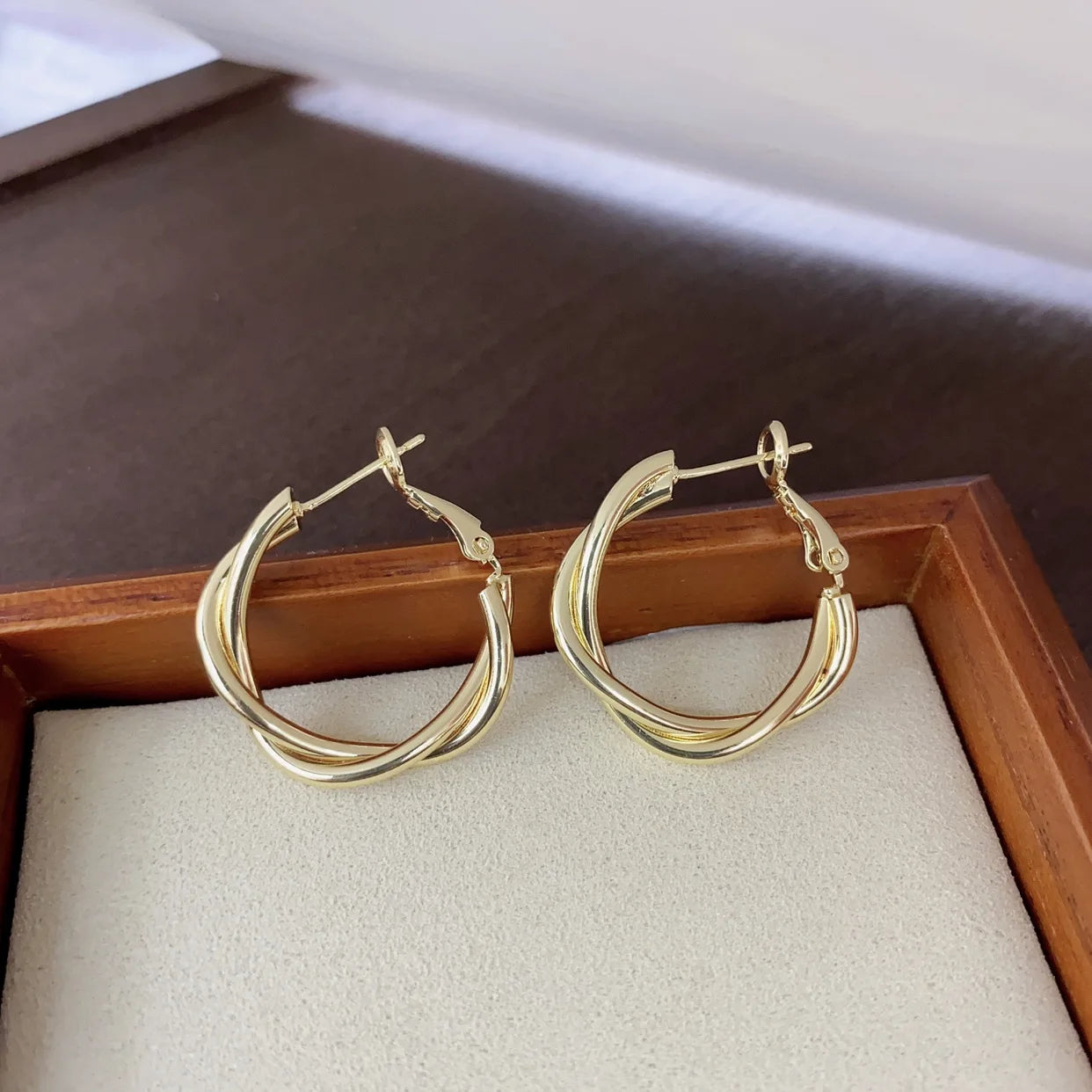 Twisted Weaving Metal Hoop Earrings - Vintage Geometric Statement