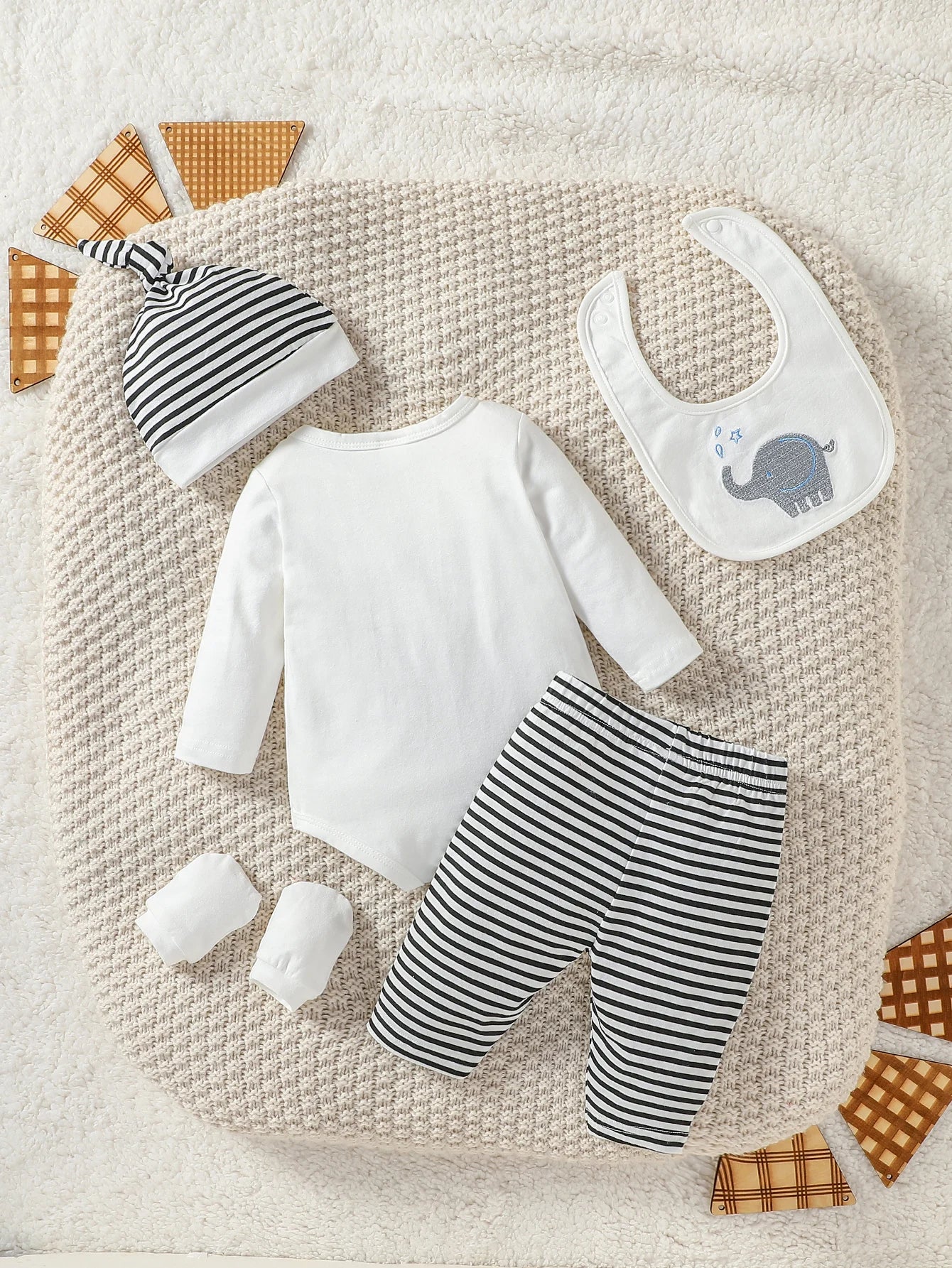 Baby Boy 4-Piece Elephant Set - Outfit with Hat, Gloves & Bib