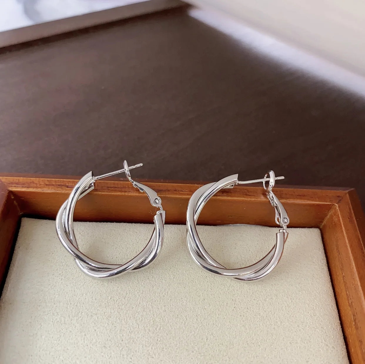 Twisted Weaving Metal Hoop Earrings - Vintage Geometric Statement