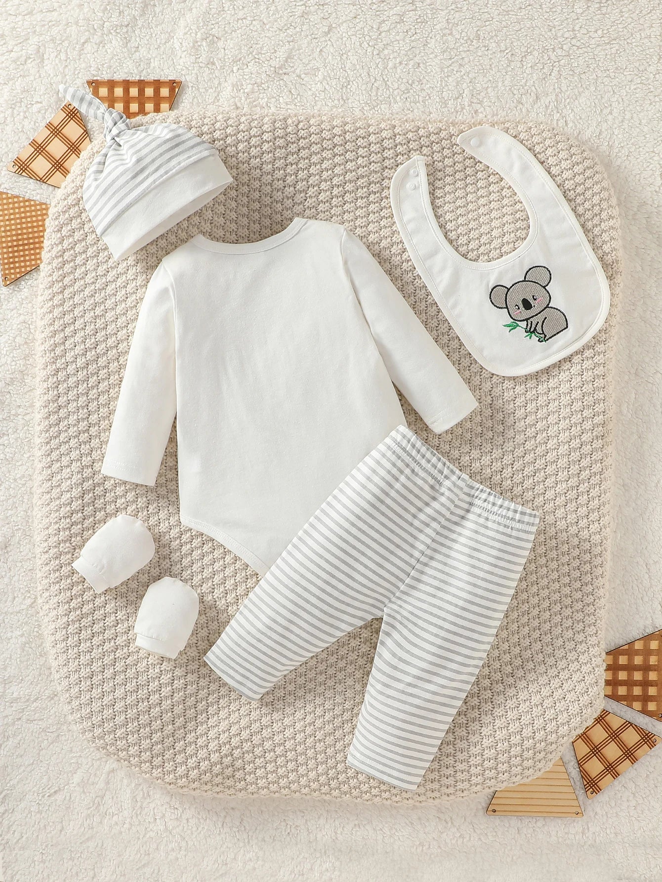 Baby Boy 4-Piece Elephant Set - Outfit with Hat, Gloves & Bib