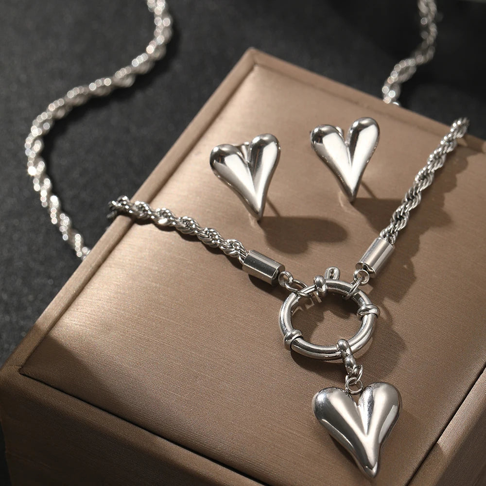 Stainless Steel Necklace Superior Feeling Delicate Twist Chain Chic Heart Pendant Gorgeous Necklace For Women Jewelry Handmade